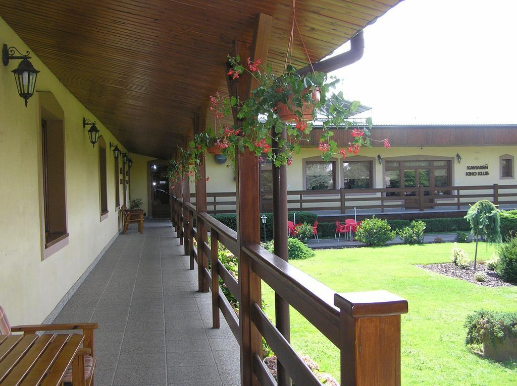 Hotel Slnecny Dvor Michalovce Ngoại thất bức ảnh