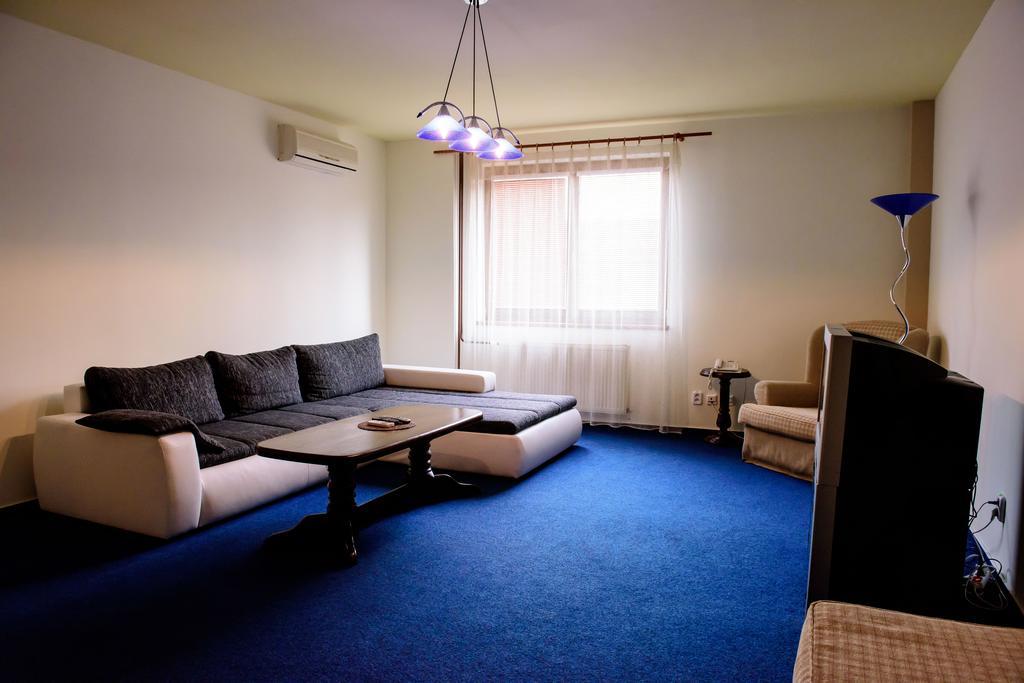 Hotel Slnecny Dvor Michalovce Phòng bức ảnh