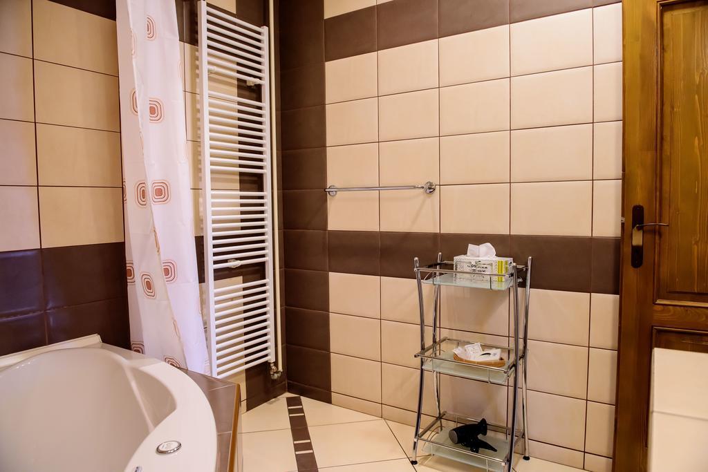 Hotel Slnecny Dvor Michalovce Ngoại thất bức ảnh