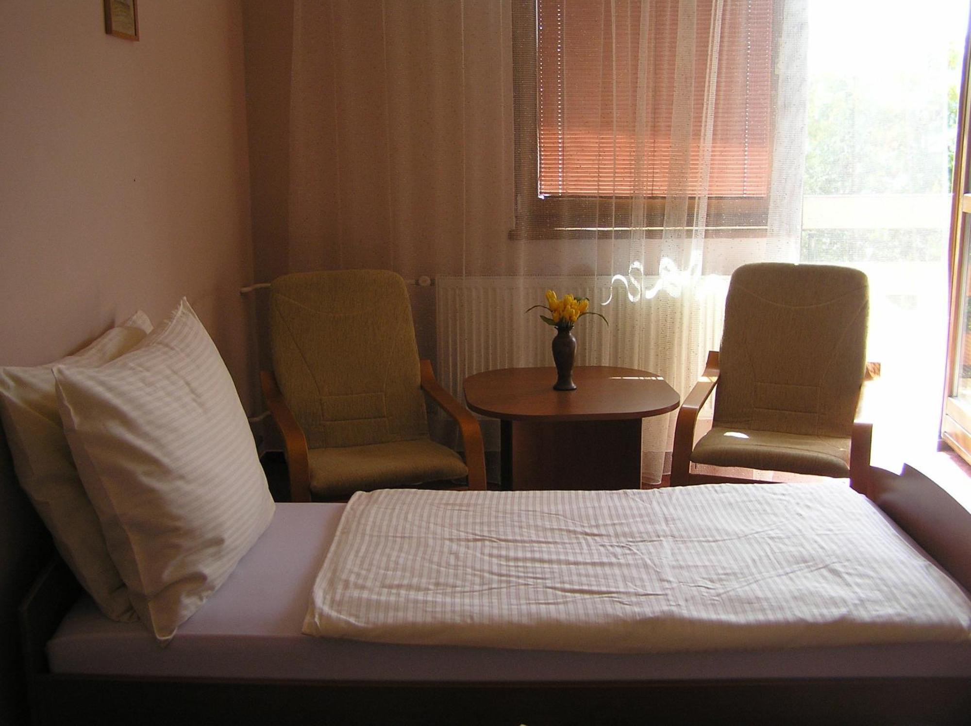 Hotel Slnecny Dvor Michalovce Phòng bức ảnh