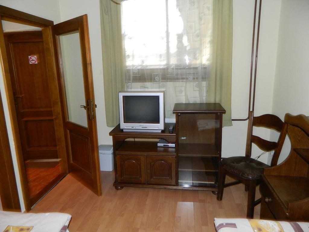 Hotel Slnecny Dvor Michalovce Phòng bức ảnh