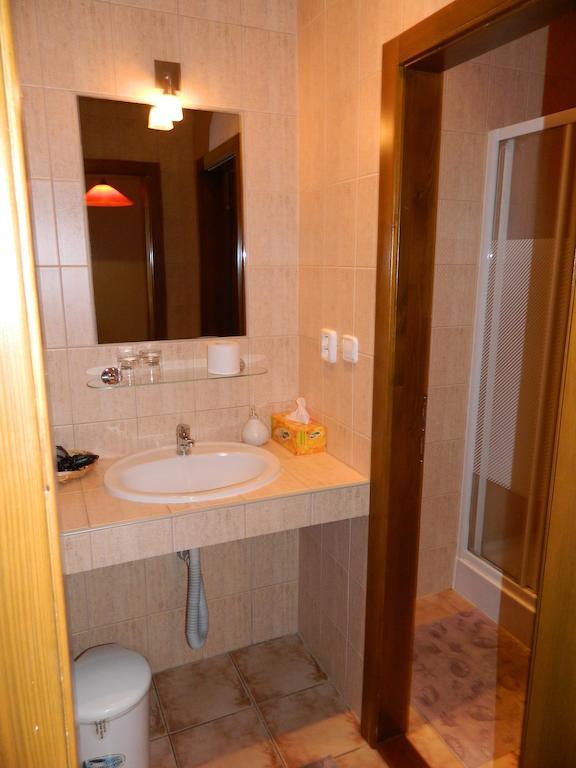 Hotel Slnecny Dvor Michalovce Phòng bức ảnh