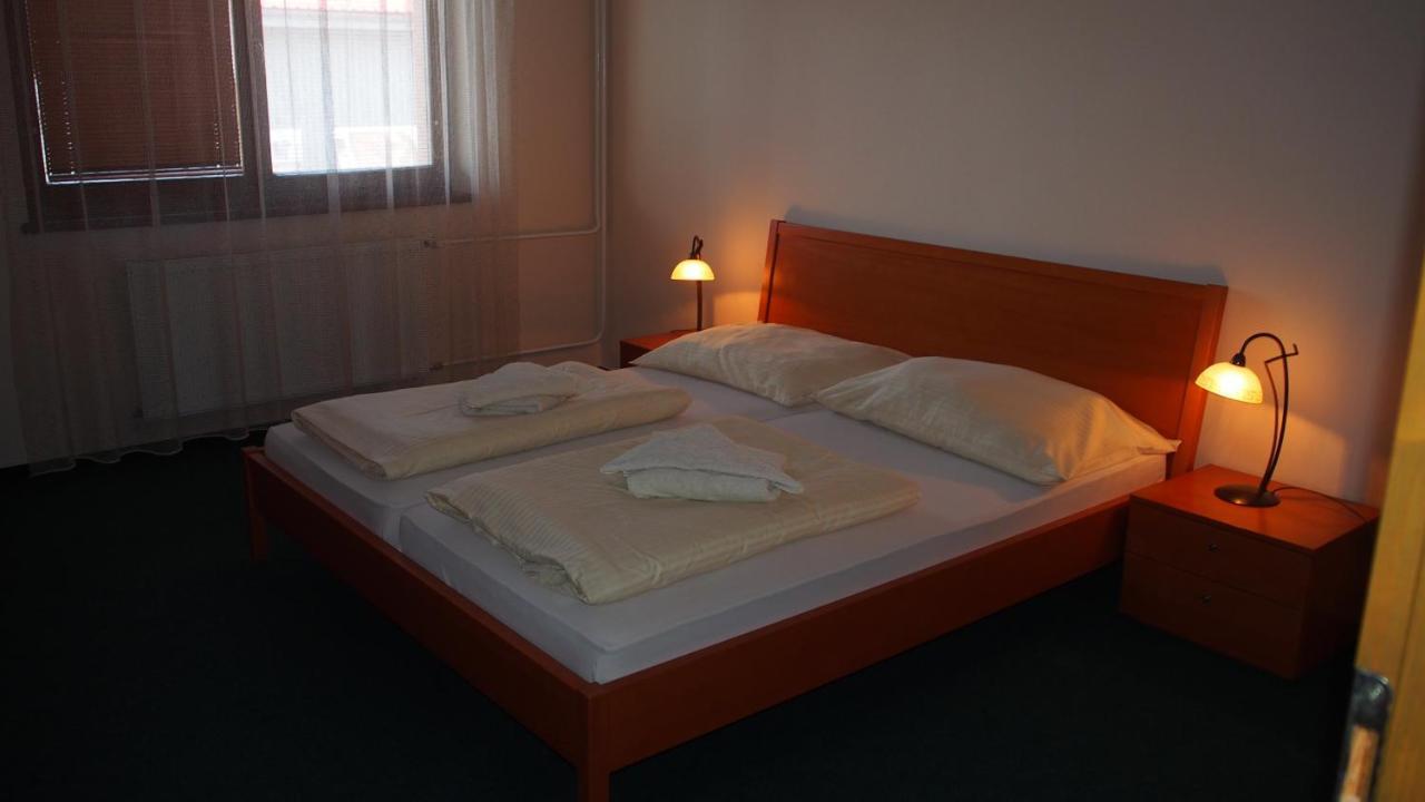 Hotel Slnecny Dvor Michalovce Ngoại thất bức ảnh