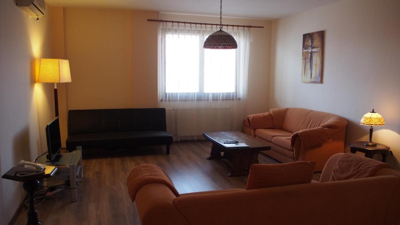 Hotel Slnecny Dvor Michalovce Ngoại thất bức ảnh