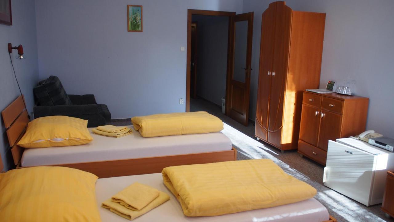 Hotel Slnecny Dvor Michalovce Ngoại thất bức ảnh