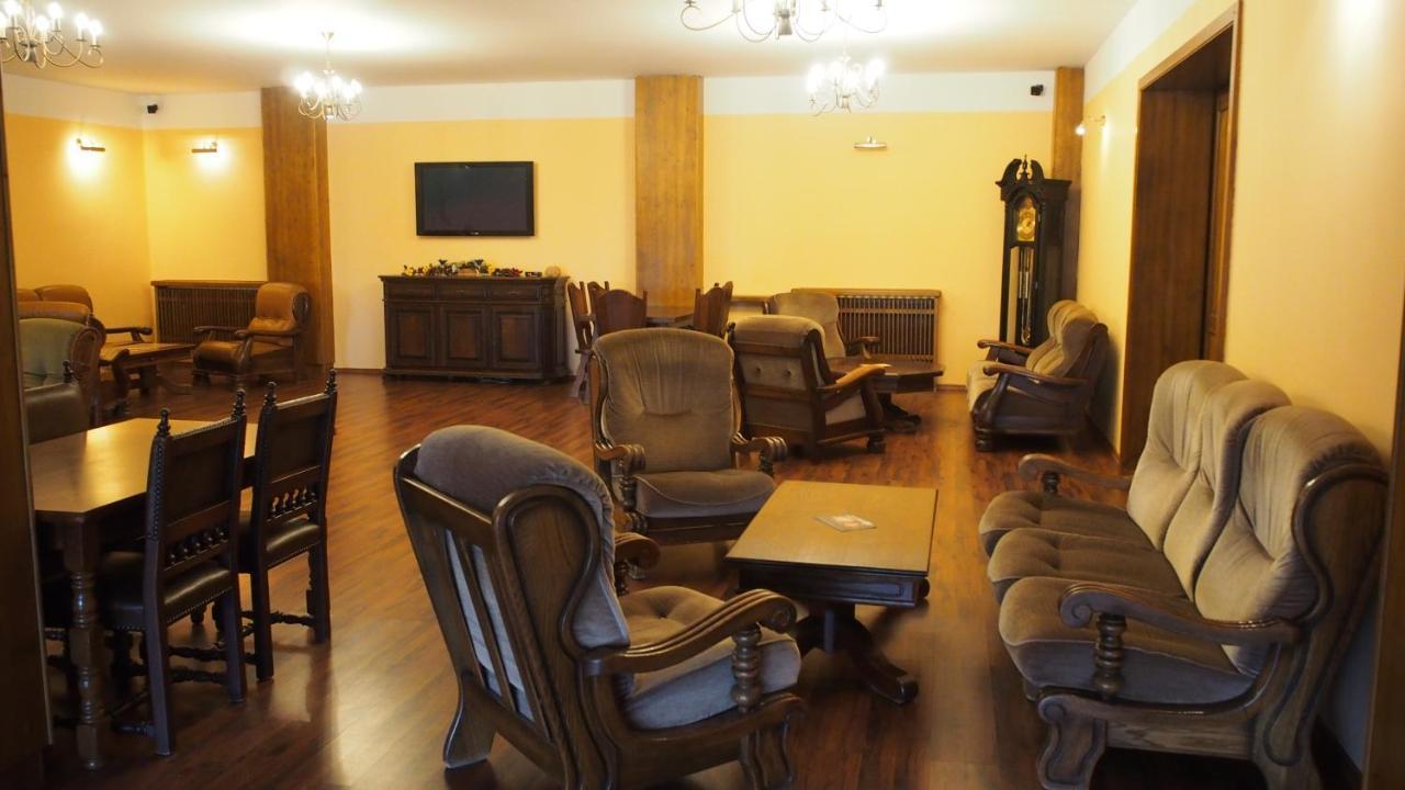 Hotel Slnecny Dvor Michalovce Ngoại thất bức ảnh