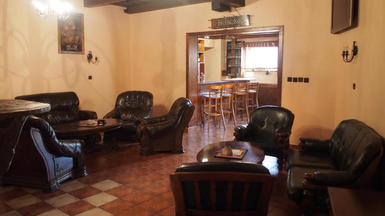Hotel Slnecny Dvor Michalovce Ngoại thất bức ảnh