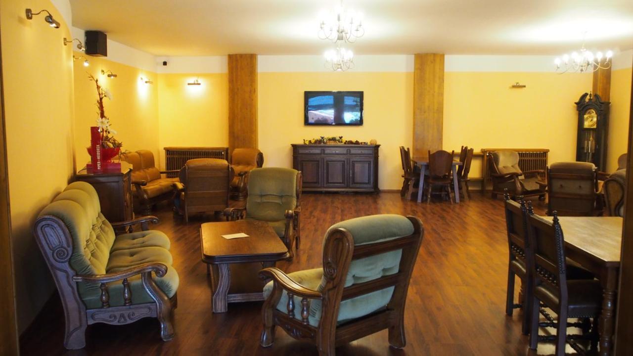 Hotel Slnecny Dvor Michalovce Ngoại thất bức ảnh