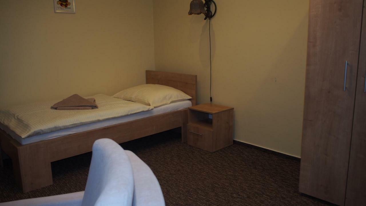 Hotel Slnecny Dvor Michalovce Ngoại thất bức ảnh