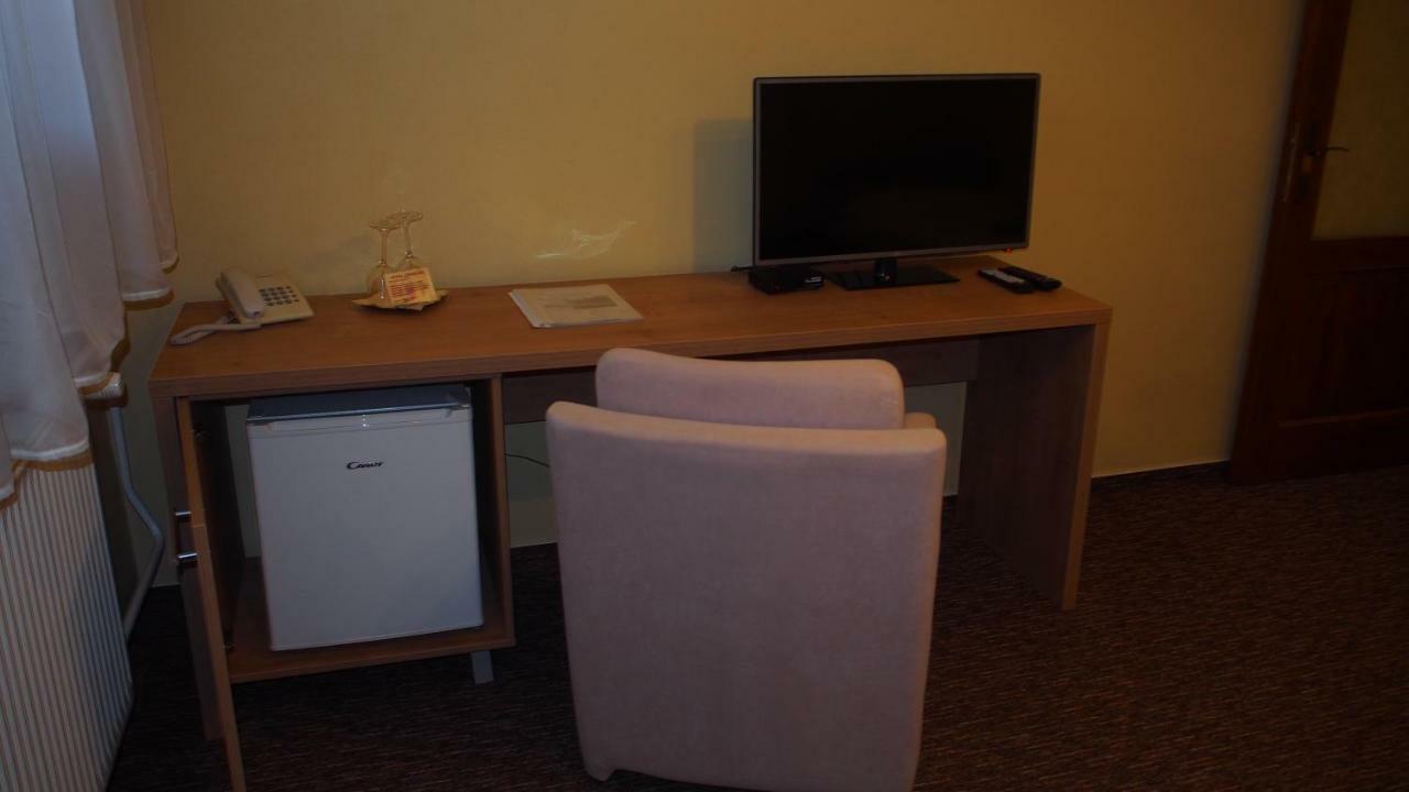 Hotel Slnecny Dvor Michalovce Ngoại thất bức ảnh